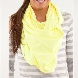 Lululemon Vinuyasa Wrap scarf citron